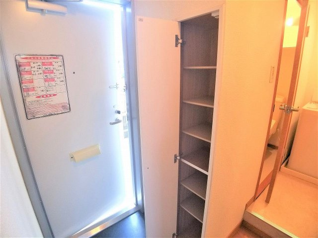 レオパレス笹原の玄関|設備・仕様は号室により異なる為、現況を優先致します。
