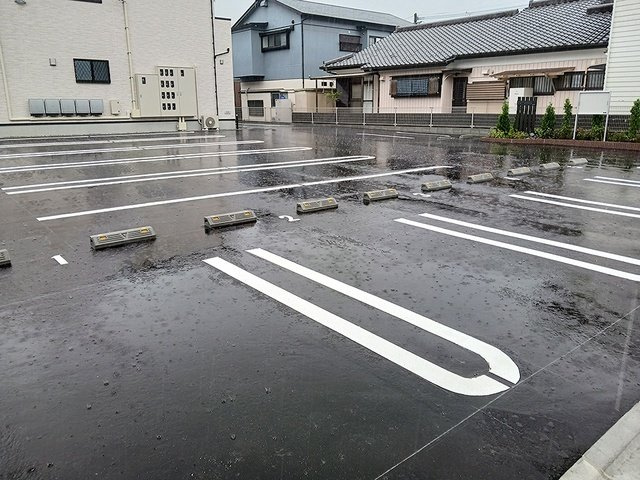 ベル　サンリットの駐車場