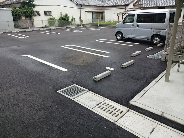 ソラーレの駐車場