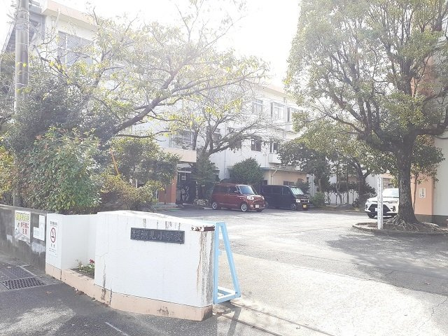 ソラーレの周辺|宮崎市立潮見小学校まで160m