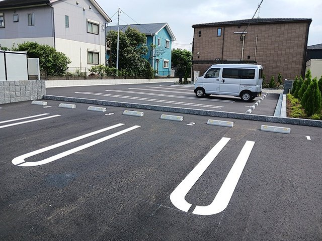 シャルフ飛江田　Ⅰの駐車場