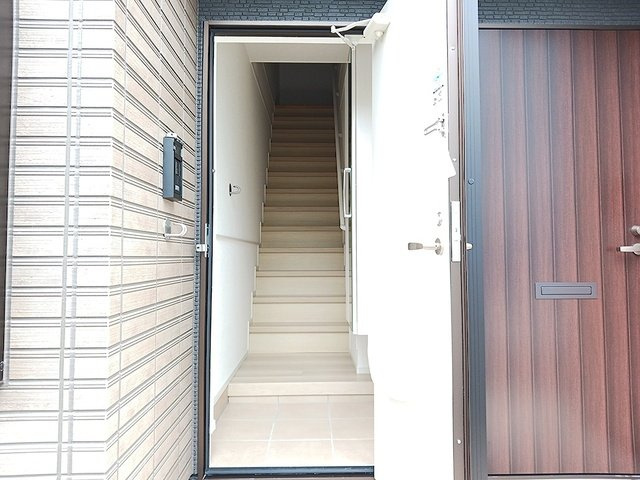 シャルフ飛江田　Ⅰの玄関