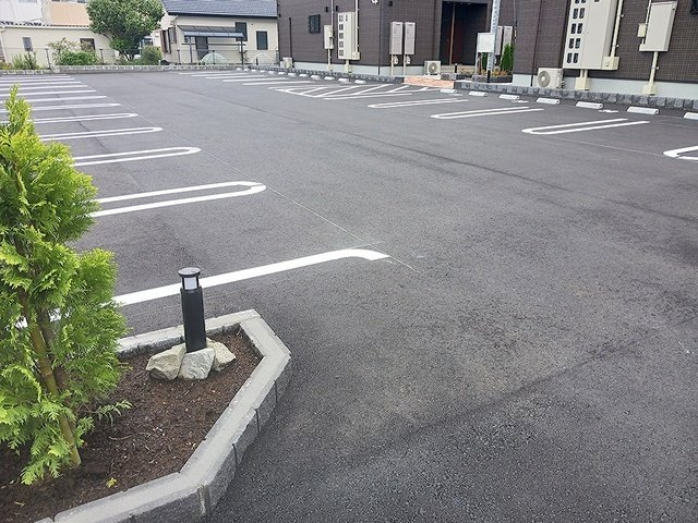 シャルフ飛江田　Ⅱの駐車場