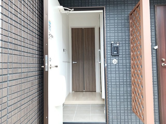 シャルフ飛江田　Ⅲの玄関
