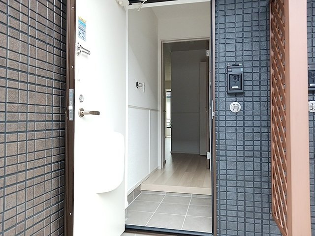 シャルフ飛江田　Ⅲの玄関