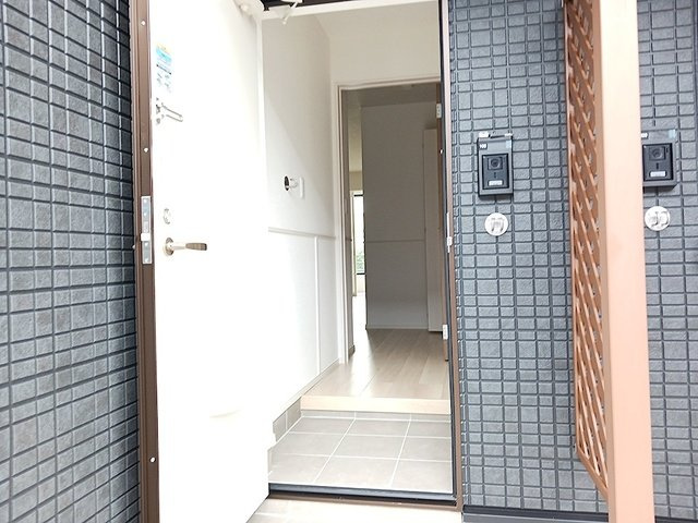 シャルフ飛江田　Ⅲの玄関