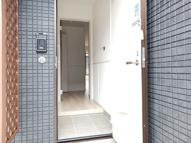 シャルフ飛江田　Ⅲの玄関