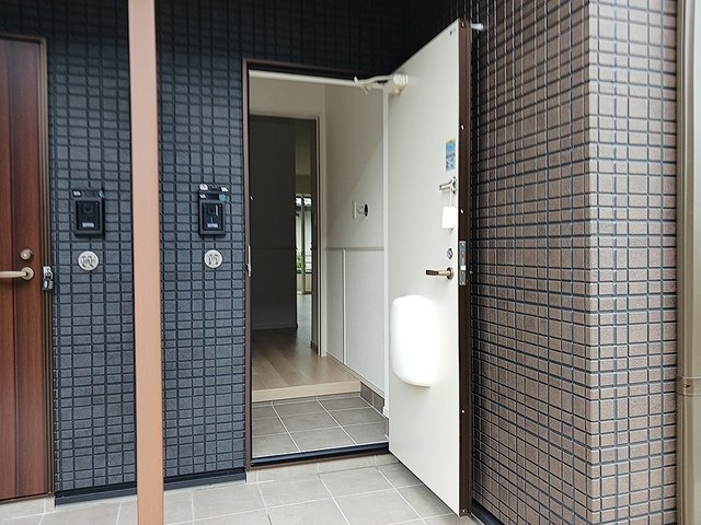 シャルフ飛江田　Ⅲの玄関