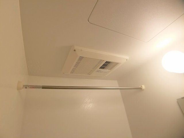 レオパレス浜川田の浴室|浴室乾燥機能付きなので雨の日でも洗濯物が乾かせます。