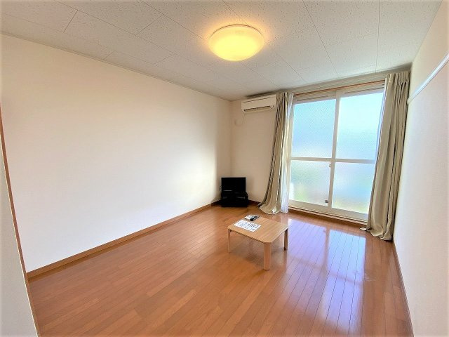 レオパレスリバーサイド下北の居間・リビング|設備・使用は号室により異なる為、現況を優先致します。