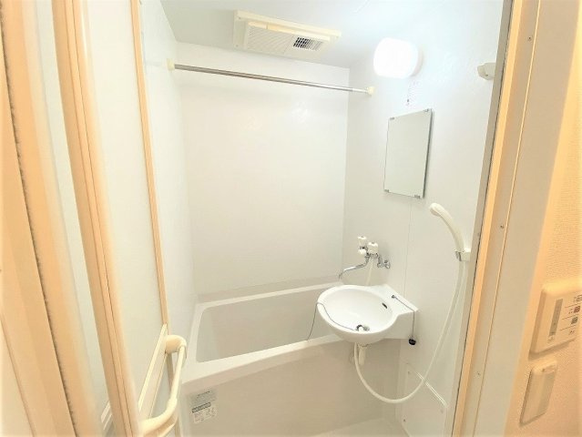 レオパレスウィステリアの浴室|設備・使用は号室により異なる為、現況を優先致します。