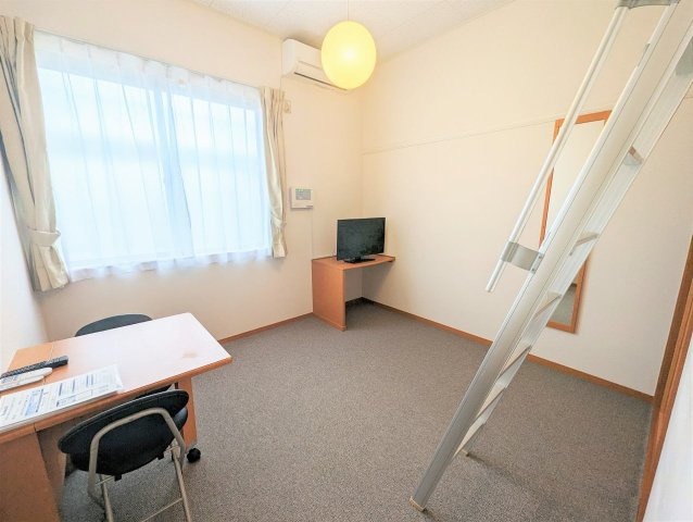レオパレスアウルⅡの居間・リビング|設備仕様は号室により異なる為、現況を優先します。