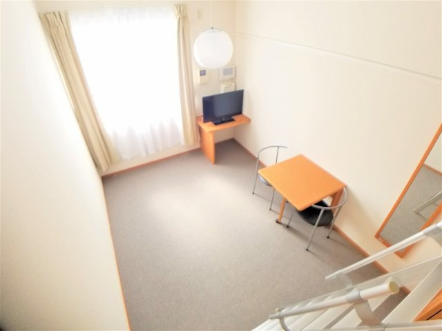 レオパレスＥＬＢＩＥＮの居間・リビング|設備・使用は号室により異なる為、現況を優先致します。