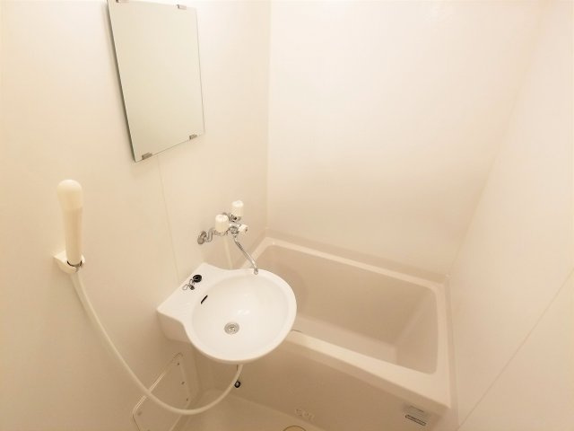 レオパレスＥＬＢＩＥＮの浴室|設備・使用は号室により異なる為、現況を優先致します。