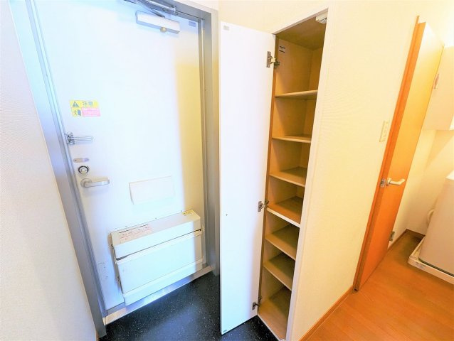 レオパレスオアシスの玄関|設備仕様は号室により異なる為、現況を優先します。