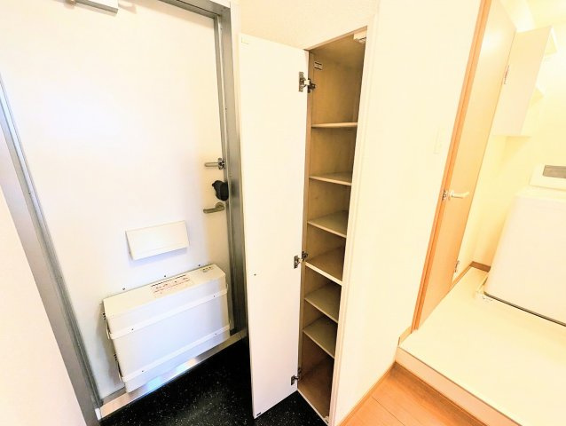 レオパレス夢見の玄関|設備仕様は号室により異なる為、現況を優先します。
