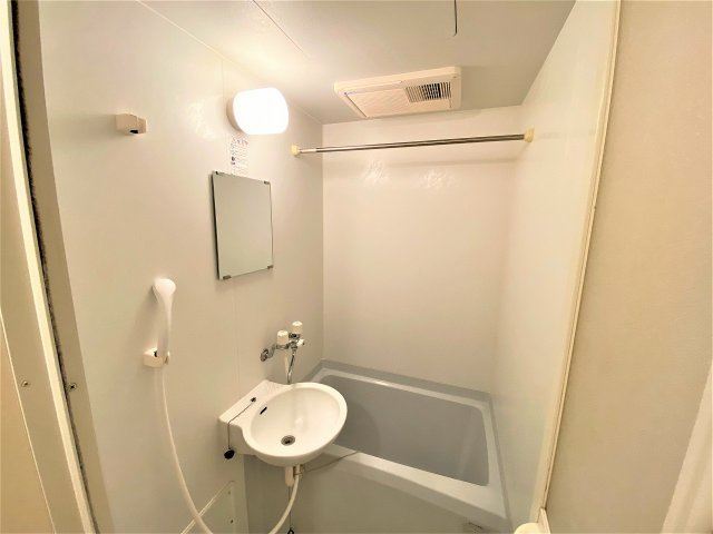 レオパレスＫｏｓｕｃａ　０４の浴室|設備・使用は号室により異なる為、現況を優先致します。