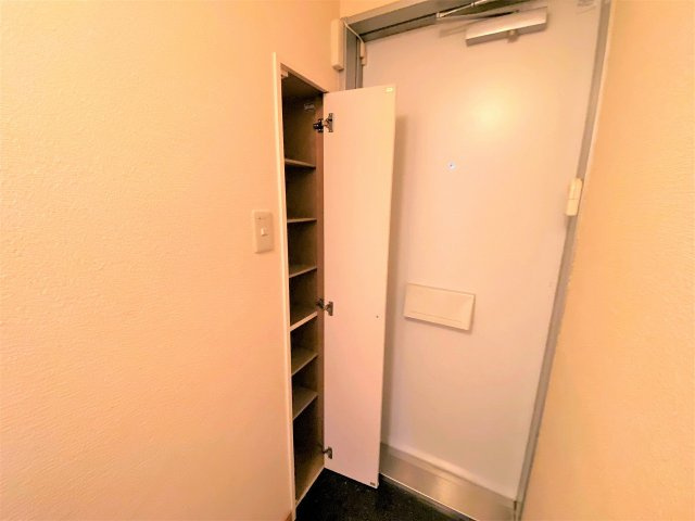 レオパレスＫｏｓｕｃａ　０４の玄関|設備・使用は号室により異なる為、現況を優先致します。