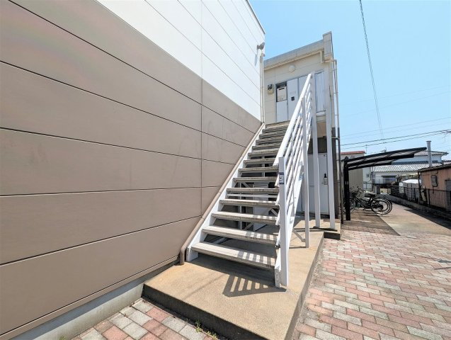 レオパレスフェニックスｉｎ波島のその他|外階段