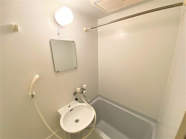 レオパレスプリマヴェーラの浴室|設備・使用は号室により異なる為、現況を優先致します。