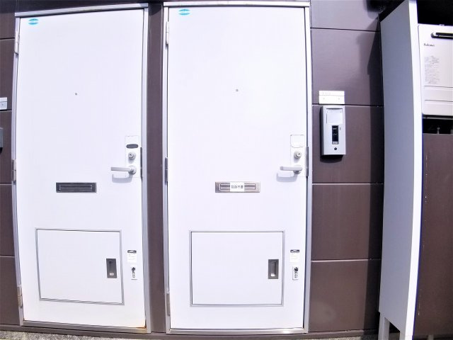 レオパレス火切塚の玄関