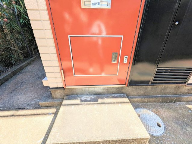 レオパレスｏｗｌの玄関|宅配BOX/設備・使用は号室により異なる為、現況を優先いたします。