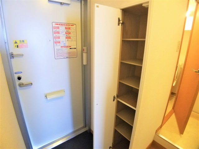 レオパレスグランデの玄関|設備仕様は号室により異なる為、現況を優先します。
