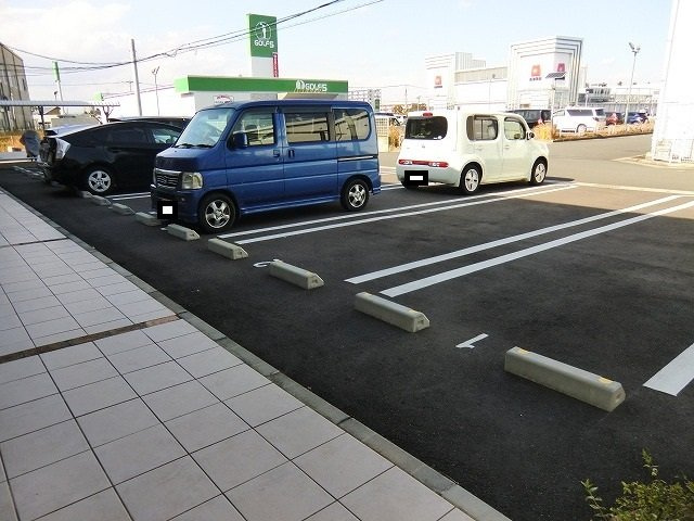 ヴィラ・ルピナスⅡの駐車場