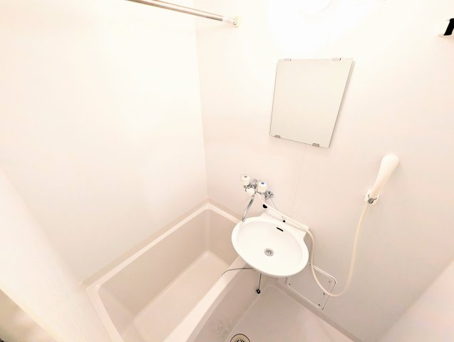レオパレス佳の浴室|設備・仕様は号室により異なる為、現況を優先致します。