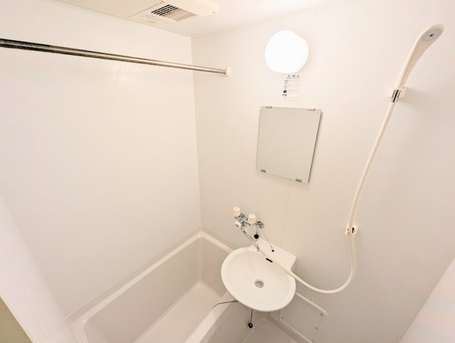 レオパレスみらいの浴室|設備・仕様は号室により異なる為、現況を優先致します。