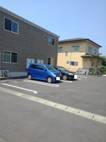 ラ・フロンテ　デューエの駐車場