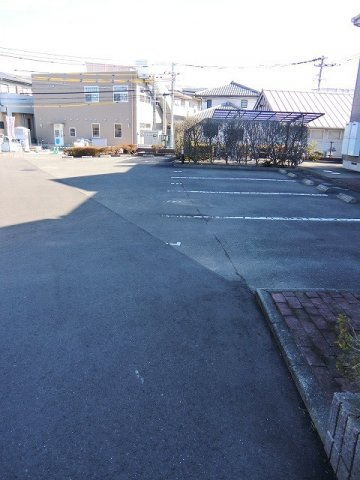 リヴュアリットＡの駐車場