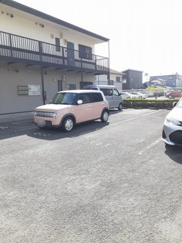 ニュ－シティ黒木の駐車場