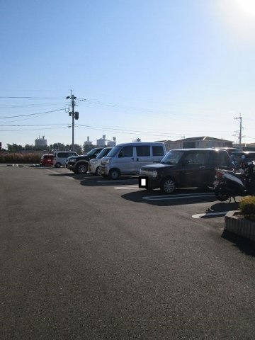 セレノ・カーサＡの駐車場