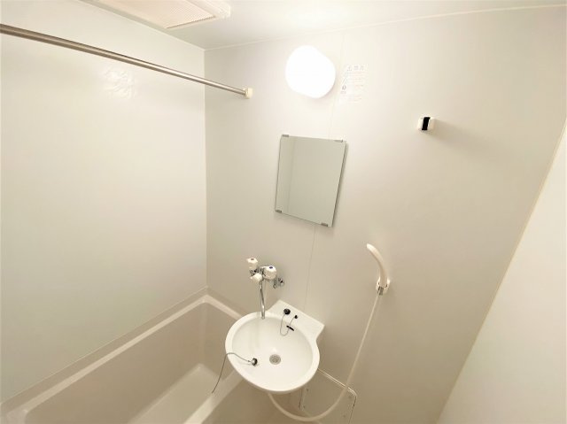 レオパレス源藤の浴室|設備・仕様は号室により異なる為、現況を優先致します。