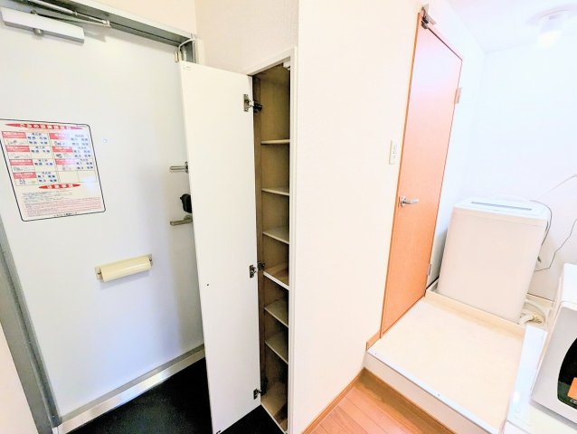 レオパレスエトワールの玄関|設備仕様は号室により異なる為、現況を優先致します。