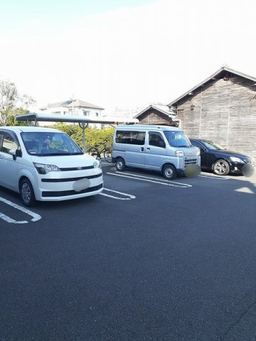 プロヴァンス　ハウスの駐車場
