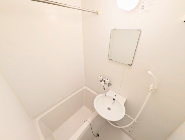 レオパレス源藤の浴室|設備・仕様は号室により異なる為、現況を優先致します。