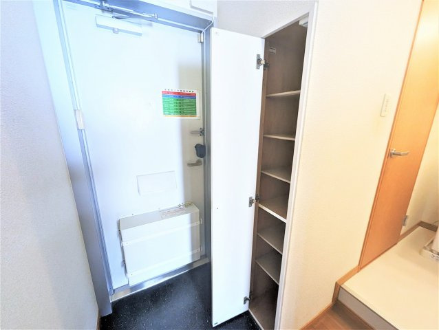レオパレス若葉の玄関|設備仕様は号室により異なる為、現況を優先致します。