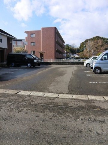 ル・ショコラの駐車場