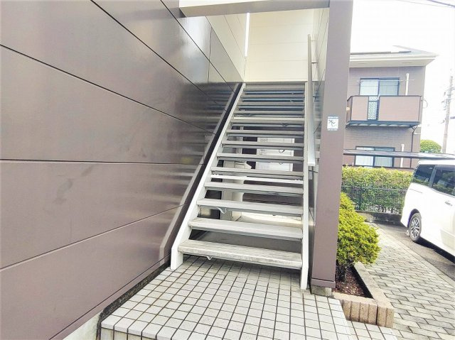 レオパレスえむてぃーのその他|外階段