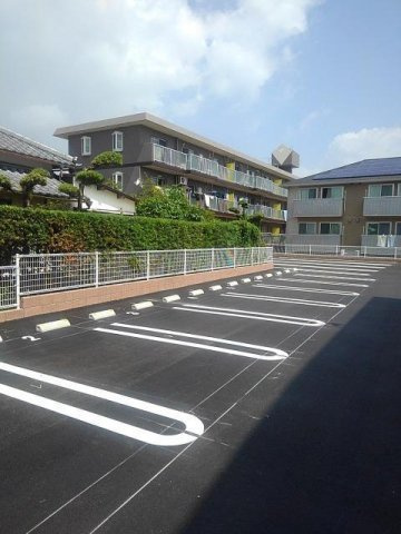 レジデンス・ジール　Ⅰの駐車場