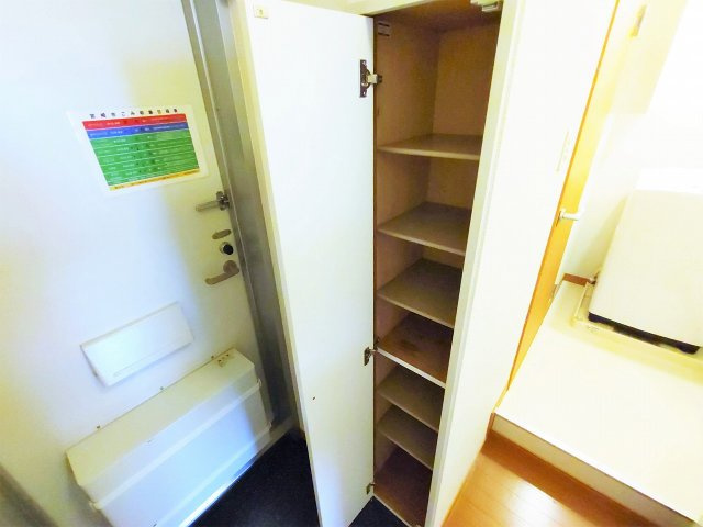 レオパレスソレーユの玄関|設備・仕様は号室により異なる為、現況を優先致します。