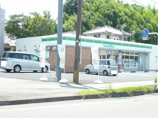 メゾン・オーブ　Ⅲの周辺|ファミリーマート花山手店まで200m
