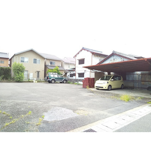 花沢町３丁目駐車場の外観
