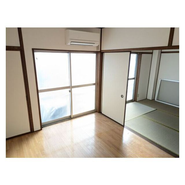 岐阜市北一色９丁目のアパートの居間・リビング