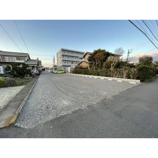 各務原市鵜沼三ツ池町２丁目の駐車場の外観