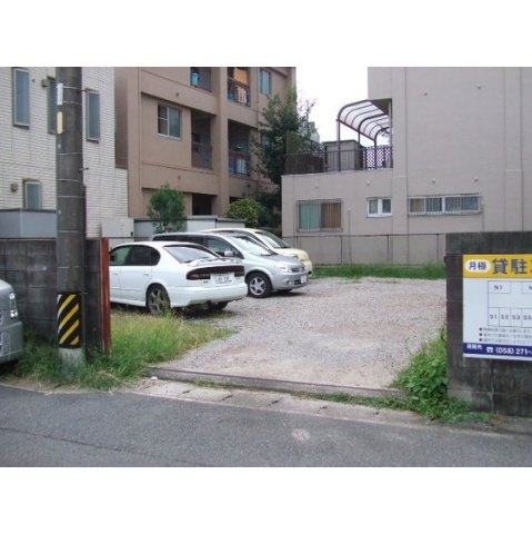 岐阜市津島町２丁目の駐車場