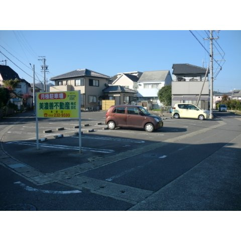 岐阜市長良の駐車場