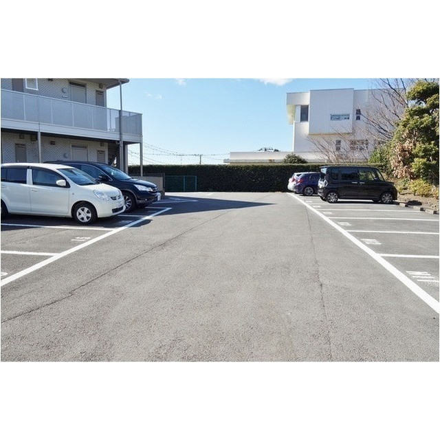 ラコリンヌダボンドンスの駐車場